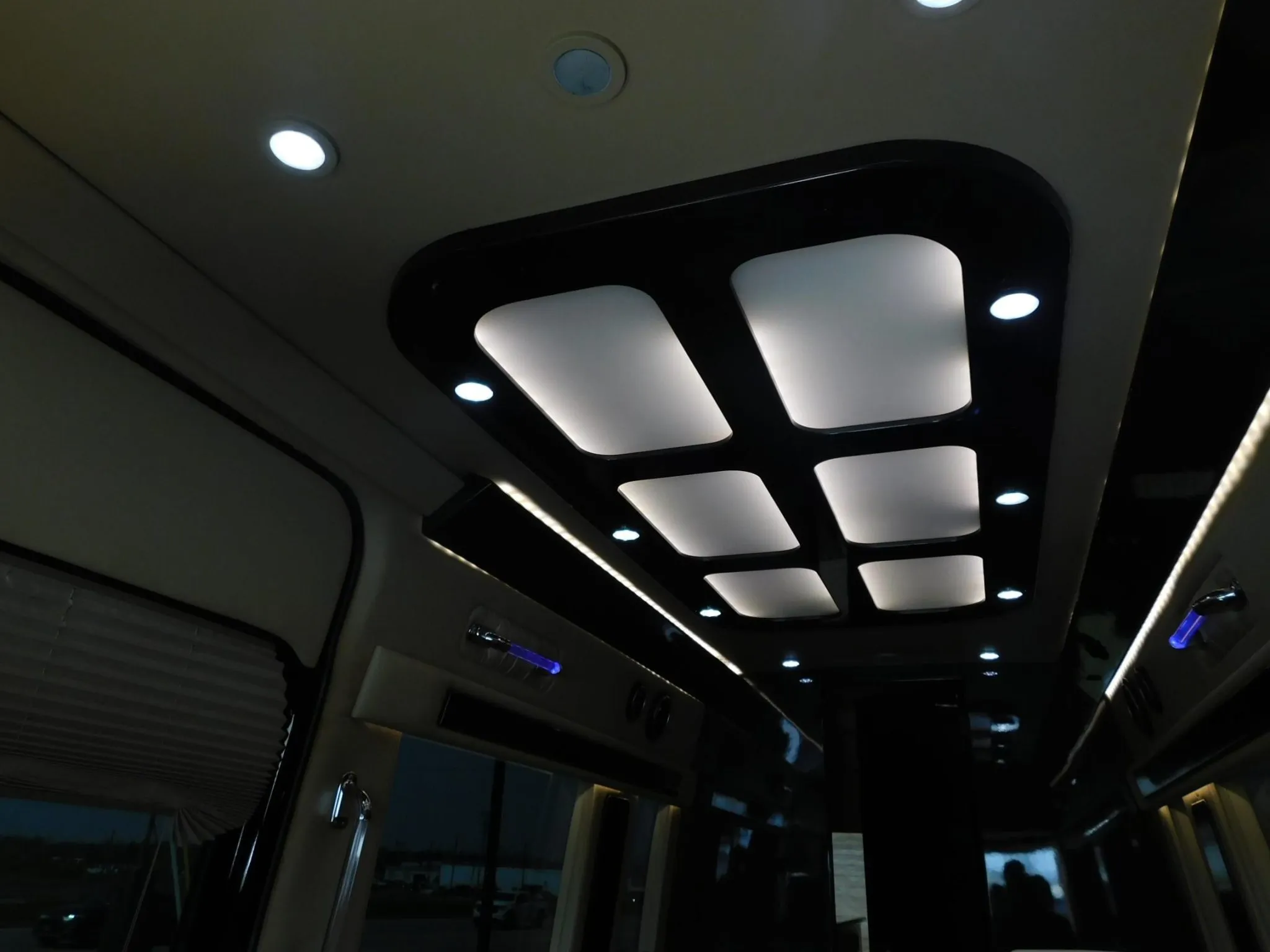 2017_mercedes-benz_sprinter_88